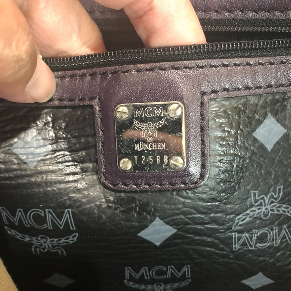 MCM Lion Princess Tote - Picture 10 of 12